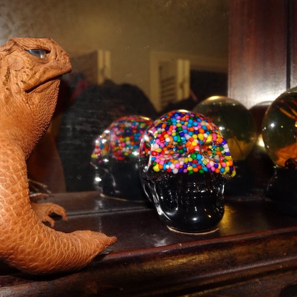 Small Rainbow Sprinkles Resin Skull oddity curiosity witchy pastel goth gothic - Picture 14 of 15